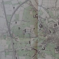 La tracé de la ligne de Chalon (flèches) au-delà de la gare D.S.E. Elle (…)